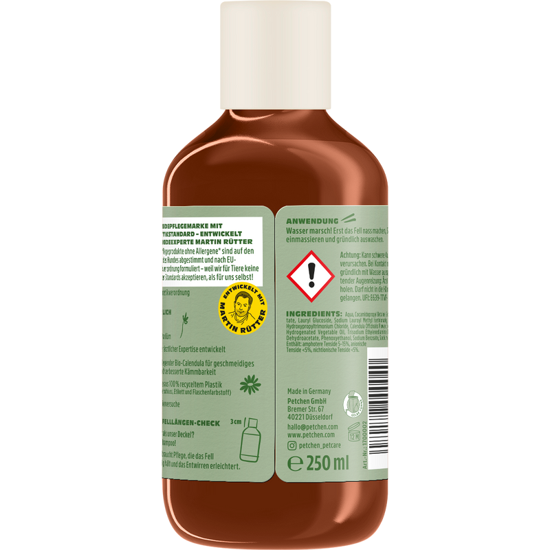Rückseite der Petchen Langhaarshampoo-Flasche mit Produktbeschreibung, Anwendungshinweisen und Siegeln ‚Vegan‘, ‚Ohne Parfüm‘ und ‚Entwickelt mit Martin Rütter‘